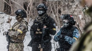 Типичный страйкбол весной в снегопад)