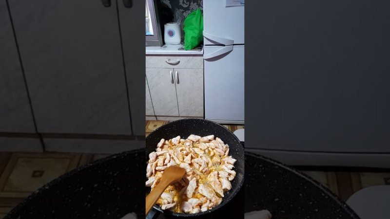 Курица для салата Цезарь.