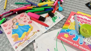 раскрашиваем детские раскраски для малышей фломастерами