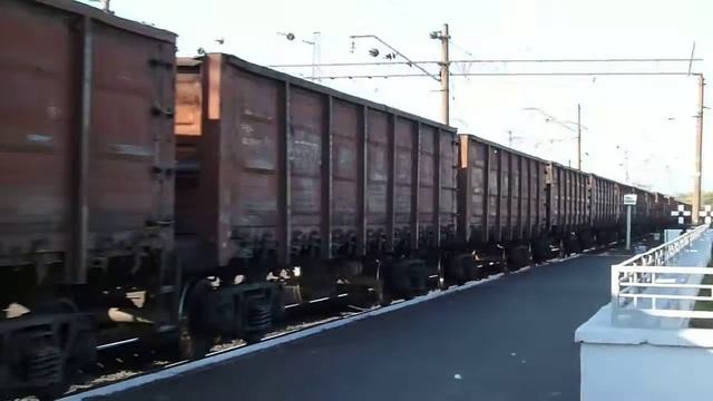 86. [УЗ] Электровоз ВЛ8м-1215 с грузовым составом