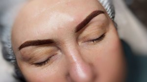 Перманентный макияж бровей