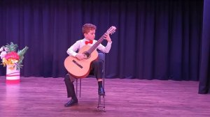 Лапин Роман, 10 лет, Ф  Карулли Сонатина ми минор 1,2 ч