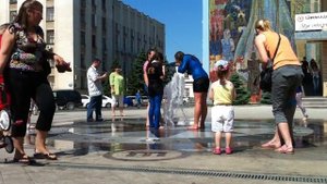 Купание в фонтане в г. Краснодаре HD