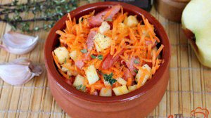 Морковный салат с сардельками
