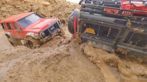 ЭТО ФИАСКО! RC Land Rover Defender ПОГРЯЗ в ЖИДКОЙ ГЛИНЕ! Сможет ли Nissan Patrol его вытащить