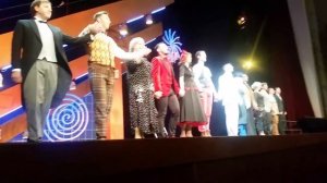 Таланты и покойники (Песня в финале, поклоны)