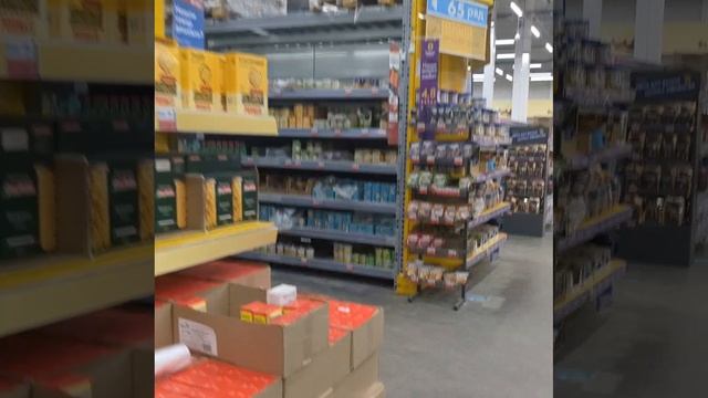 Лена в Ленте утром в воскресенье