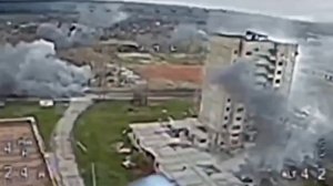 Битва за Покровск. Город активно накрывают градами. Наш FPV-дрон отлично передает атмосферу.