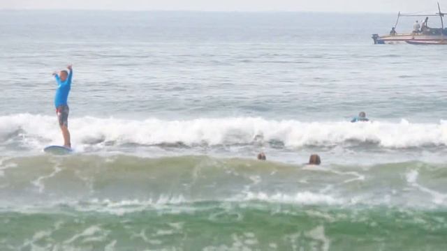 Летающая доска на споте в Велигаме. Surf Sri Lanka