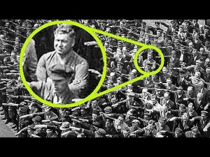 Вот что случилось с немцем, который не поднял руку и отказался приветствовать Гитлера!
