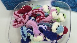 МК змееныш крючком// Как связать маленькую змейку// Змейка легко и просто// Мастер-класс