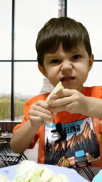 Children's mukbang, Ivan loves cabbage very cute... #shorts #mukbang #cute #cabbage смотреть онлайн