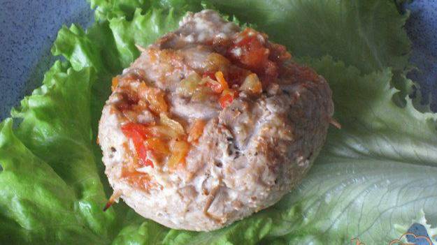 Мясные шарики с сырной и грибной начинкой.