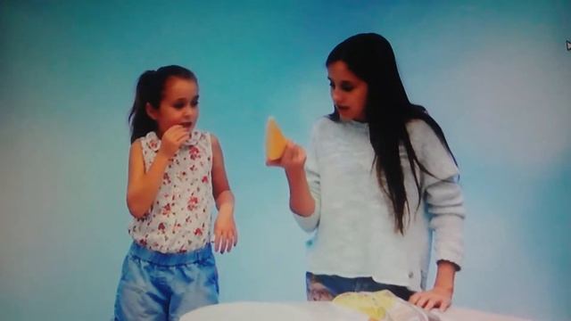 Обычная еда против чипсов смотреть онлайн