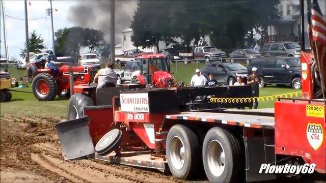 6,500lb Non Turbo Tractors Pulling in Prairieburg, IA 8-30-2014 смотреть онлайн