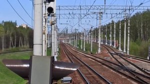 Аэроэкспресс проезжает на высокой скорости платформу Шереметьевская МЦД-1