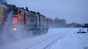 Как убирают снег на железной дороге / TRAIN vs SNOW!