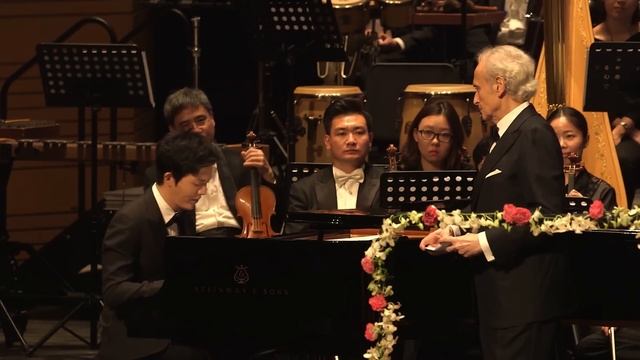 Time for review: YUNDI with the legendary tenor Carreras in Beijing.