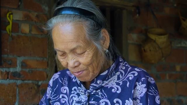 山上沒人要的小竹筍，2小時掰一麻袋，做筍乾能吃1年｜Grandma picks wild bamboo shoots to make traditional Chinese food｜玉林阿婆 美食 смотреть онлайн