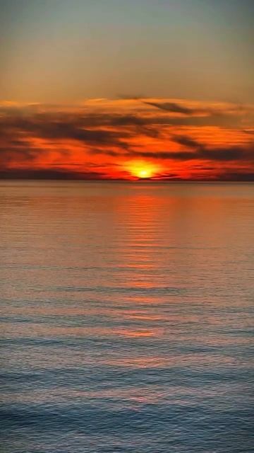 Волшебные закаты Геленджика — когда город замирает в золотом свете. 🌅