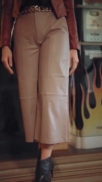 Blazer Cropped de Couro Feminino Pinhão Mélissa - Elite Couro Store / Roupas de Couro Legítimo смотреть онлайн