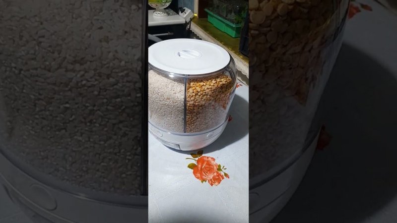 Кухонный диспенсер под сыпучих.