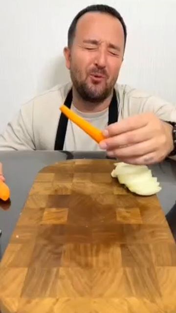 Сочный минтай, запеченный под соусом