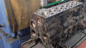 Расточка загильзованного блока под поршни.