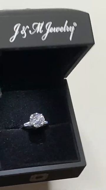 2.50 carat Round Brilliant Cut Diamond Ring смотреть онлайн