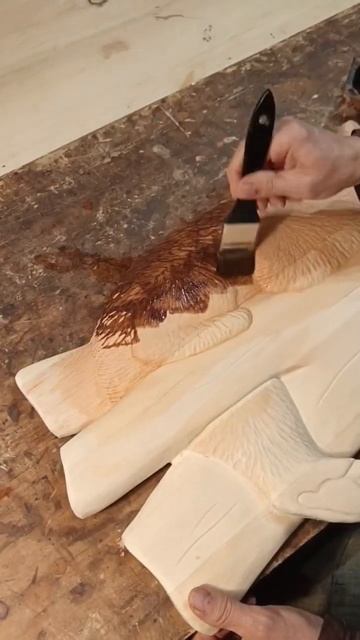 Медвежонок на дереве Резное панно своими руками Резьба по дереву Wood carving #shorts