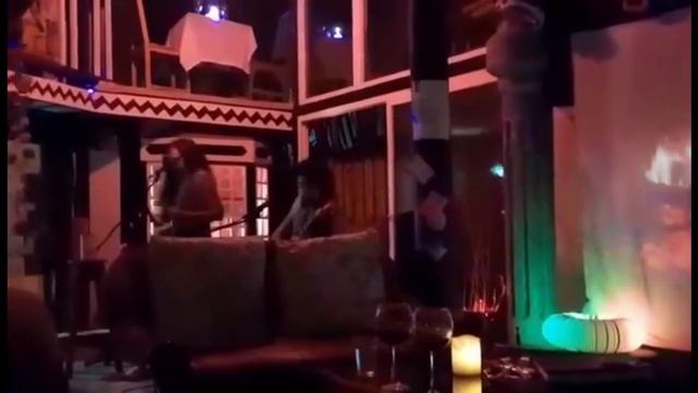 Lizandra and Maia live at the lily pond house restaurant on the island of Roatan. смотреть онлайн