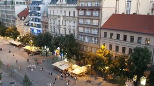 ПРАГА АВГУСТ 2022. Вид на Вацлавскую площадь с балкона отеля Амбассадор.