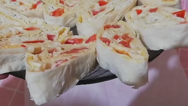 Закуска из лаваша: удивите гостей этой простой, но эффектной идеей! смотреть онлайн