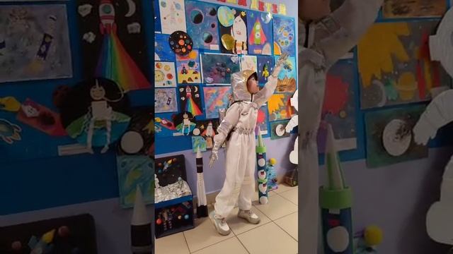 "С Днём Космонавтики", Читает: Белик Виктория, 6 лет