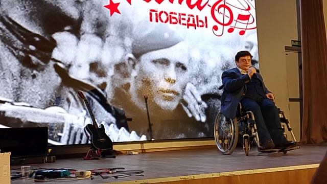 Тёмная ночь исполняет Иванов Артём