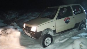 Полноприводная Ока снова завела всех в непростое место. Зимнее бездорожье!