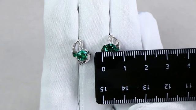Серебряные серьги AQUAMARINE с фианитом и гидротермальным изумрудом А42986Г