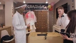 Девушка Тик така пришла на свадьбу