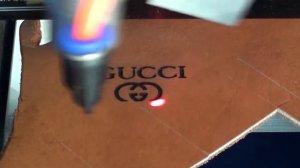 Гравировка лазером логотипа на коже. Станок 20х30