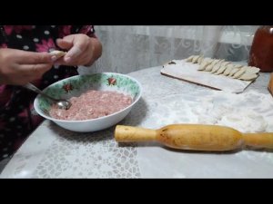 Я на кухне,дела домашние.Накрутила фарш,налепила пельменей,вареников