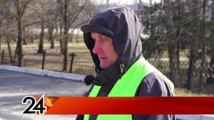 В городе моют улицы