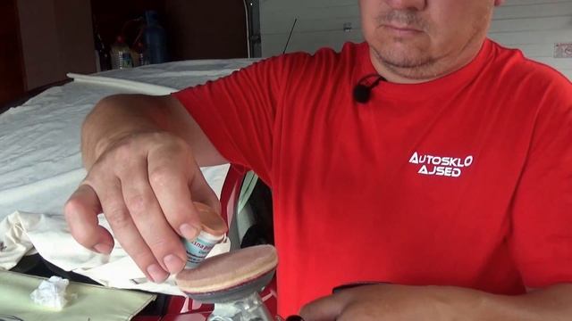 Leštenie bočného skla od šoféra Citroen C3