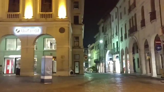 Тревизо. Старый город. Главная площадь ночью