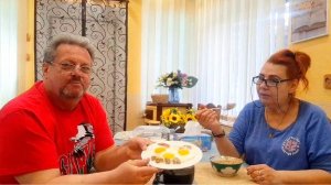 422 🏠 Купили старый дом на юге. Собираемся уезжать.А у нас всё было просто. И шляпа на голове.