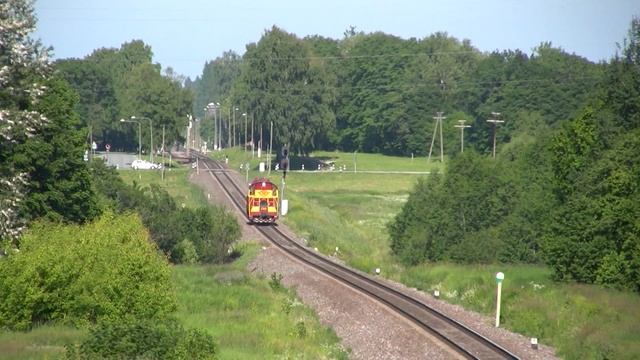 Тепловоз ЧМЭ3-4208 близ ст. Кадрина / CME3-4208 near Kadrina station смотреть онлайн
