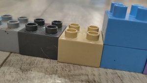 играем в конструктор лего, повторяем цвета для малышей, детские развивающие игры