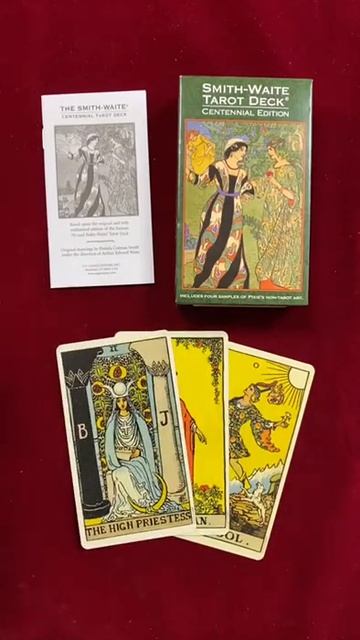 Распаковка колоды от U.S. Games Systems, Inc. (США) Таро Столетия Смита-Уэйта смотреть онлайн