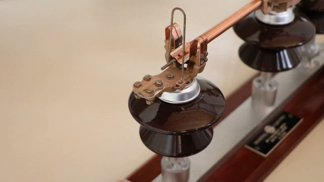 General Electric RF-2 Disconnect Switch in action смотреть онлайн