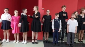 "Песенка фронтового шофера" сл.Н. Лобковского, муз. Б. Мокроусова.