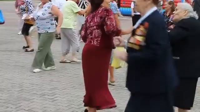 бабушки танцуют смотреть онлайн